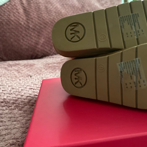 Boots - Picture 10 of 11